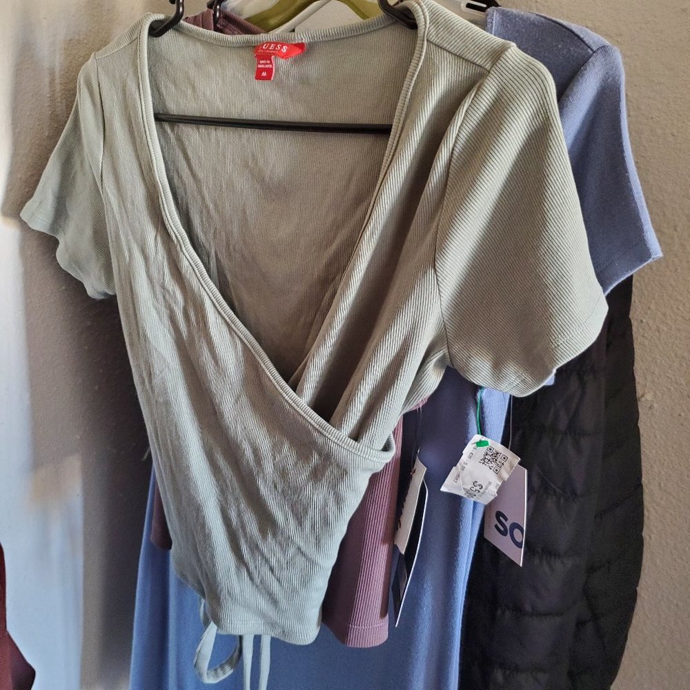 Women's Short Top size medium Guess